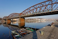 Po mostě na pražské Výtoni jezdí méně vlaků 