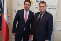 Pavel Krtek se sešel s ukrajinským velvyslancem Jevhenem Perebyjnisem 