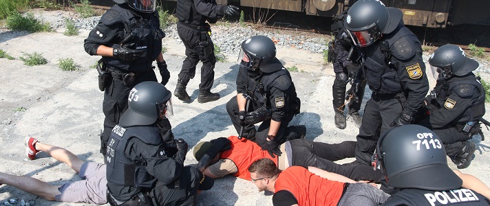 Policisté v Plzni nacvičovali zásah proti chuligánům