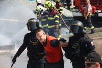 Policisté v Plzni nacvičovali zásah proti chuligánům
