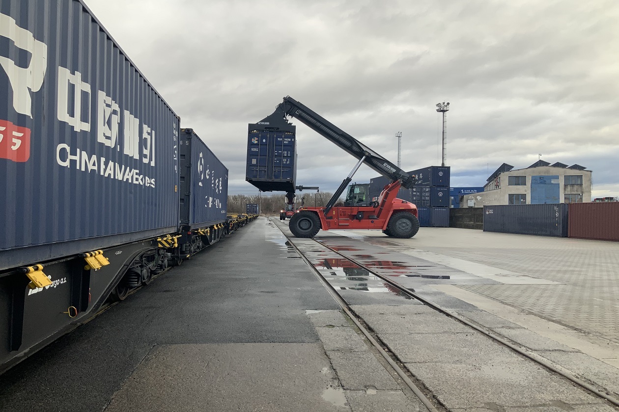 ČD Cargo a České přístavy nově spolupracují v Kolíně