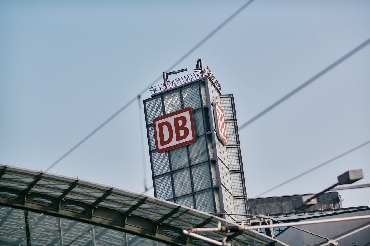 DB nasadily na boj se zpožděním vlaků umělou inteligenci
