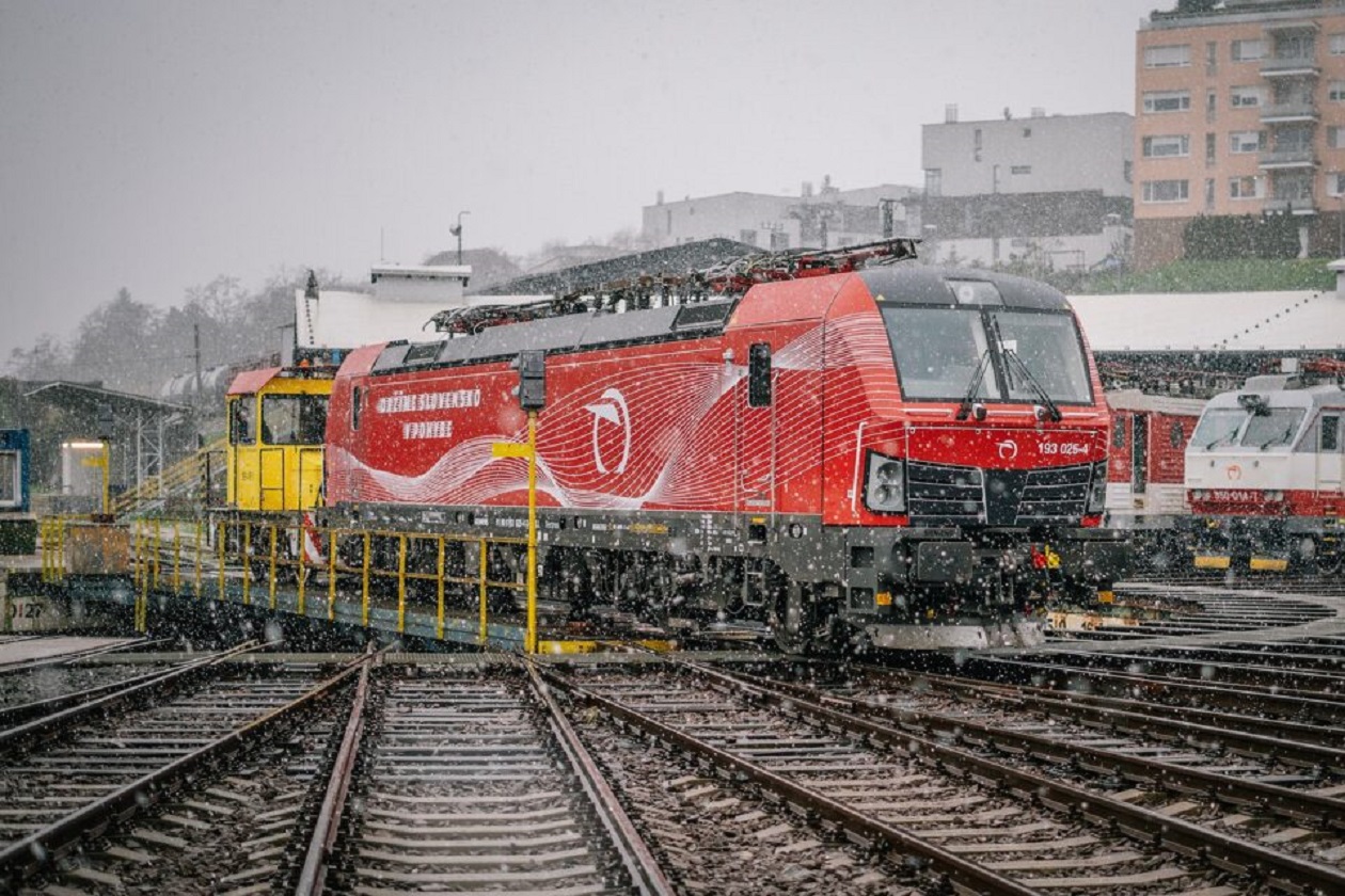 ZSSK předvedla nové lokomotivy Vectron, které nahradí Gorily