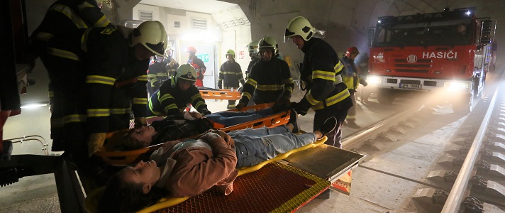 FOTOGALERIE: Ejpovický tunel prověřilo cvičení záchranářů